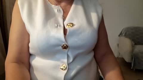 Snapshot of _oldschool_lady_ chatting on 04-19-26, 03:44 Charlotte online show from 04-19-26, 03:44