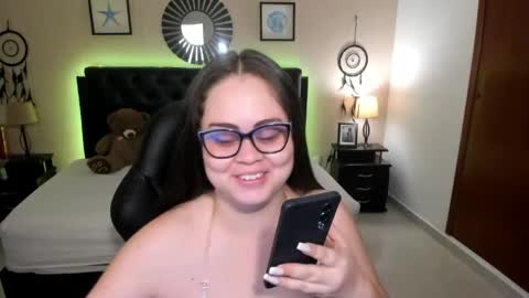 Snapshot of _oliviajoness chatting on 04-23-26, 12:29 Olivia jones online show from 04-23-26, 12:29