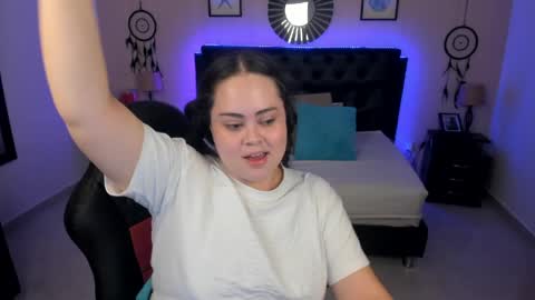 Snapshot of _oliviajoness chatting on 04-24-26, 01:24 Olivia jones online show from 04-24-26, 01:24