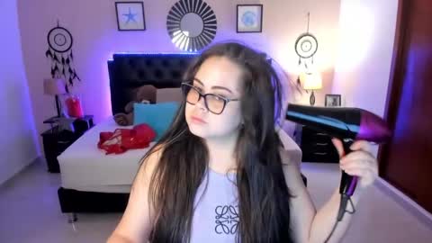 Snapshot of _oliviajoness chatting on 05-07-26, 12:21 Olivia jones online show from 05-07-26, 12:21