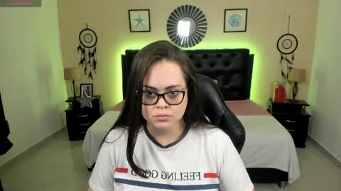 Snapshot of _oliviajoness chatting on 05-12-26, 11:51 Olivia jones online show from 05-12-26, 11:51