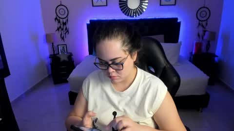 Snapshot of _oliviajoness chatting on 05-13-26, 01:41 Olivia jones online show from 05-13-26, 01:41