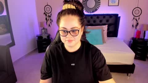 Snapshot of _oliviajoness chatting on 05-25-26, 12:11 Olivia jones online show from 05-25-26, 12:11