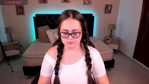 Snapshot of _oliviajoness chatting on 07-25-26, 12:03 Olivia jones online show from 07-25-26, 12:03