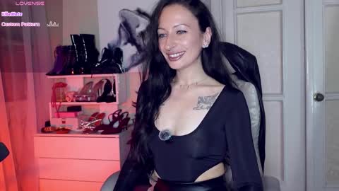 Snapshot of _owner_ chatting on 06-04-26, 02:45 The Supreme Goddess Rose online show from 06-04-26, 02:45