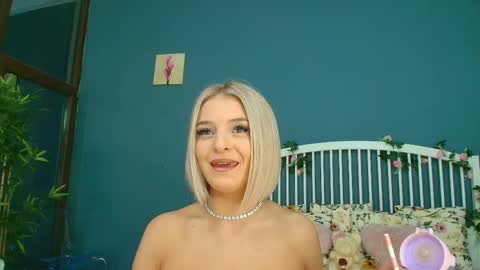 Alisa online show from 10-22-25, 04:13