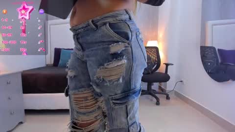 Snapshot of _peach1_ chatting on 09-10-25, 02:50 peach1 online show from 09-10-25, 02:50