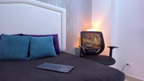 Snapshot of _peach1_ chatting on 09-29-25, 02:55 peach1 online show from 09-29-25, 02:55