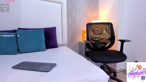 Snapshot of _peach1_ chatting on 10-14-25, 02:18 peach1 online show from 10-14-25, 02:18