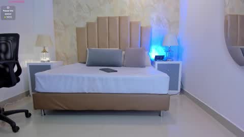 Snapshot of _peach1_ chatting on 10-27-25, 02:43 peach1 online show from 10-27-25, 02:43