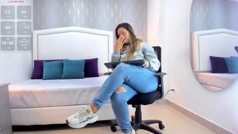  peach1  online show from 03-18-26, 02:20