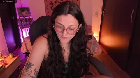 Snapshot of _peach__ chatting on 03-16-26, 01:55 violeta ig online show from 03-16-26, 01:55