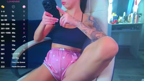 Ilona online show from 10-30-25, 09:11