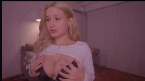 Eva online show from 05-20-26, 01:12