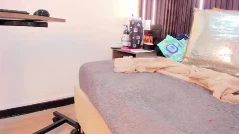 rebecca online show from 11-20-25, 02:06