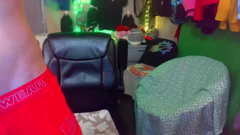 Snapshot of _redxxx chatting on 12-23-24, 07:41 REDxxx online show from 12-23-24, 07:41