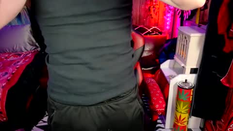 REDxxx online show from 11-17-25, 04:57