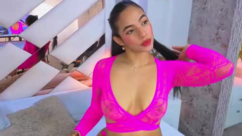 Snapshot of _saara_evans_ chatting on 09-18-25, 08:11 Sara online show from 09-18-25, 08:11