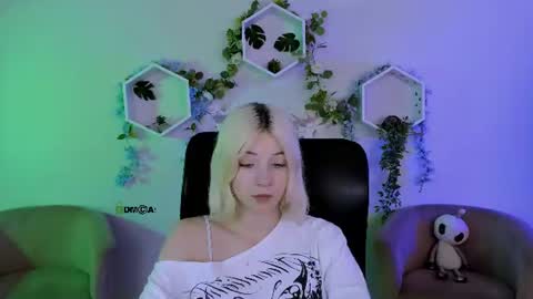 sabrina  online show from 07-12-26, 06:43