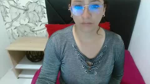 _saraximena_ online show from 12-23-25, 05:49