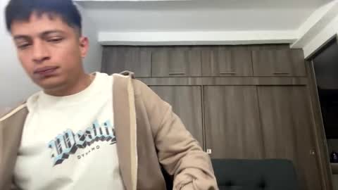 Juan Pablo-independent model online show from 02-08-26, 04:49