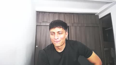 Juan Pablo-independent model online show from 02-25-26, 01:15