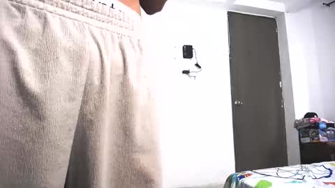 Juan Pablo-independent model online show from 04-20-26, 09:05