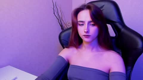 Snapshot of _silverdream chatting on 12-29-24, 02:27 _silverdream online show from 12-29-24, 02:27