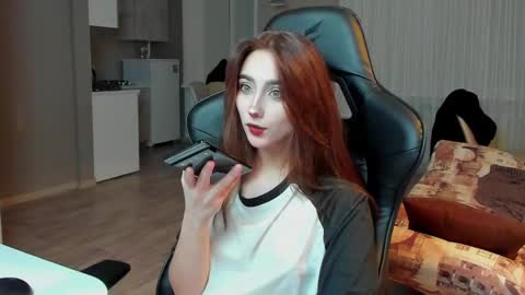 Snapshot of _silverdream chatting on 02-18-25, 09:53 _silverdream online show from 02-18-25, 09:53