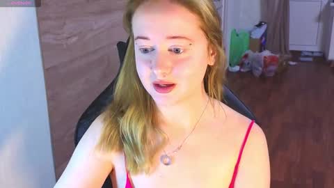 Snapshot of _sofiy_milashka chatting on 10-23-25, 03:17 Sofiy online show from 10-23-25, 03:17
