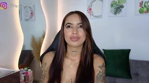 Snapshot of _sophiebrown__ chatting on 01-11-25, 06:03 Andrea  The Next Stream  Wednesday online show from 01-11-25, 06:03