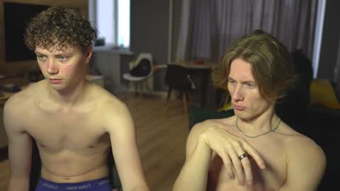 OLIVERpvt is open online show from 02-06-25, 11:54