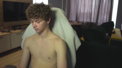 OLIVERpvt is open online show from 02-20-25, 07:12