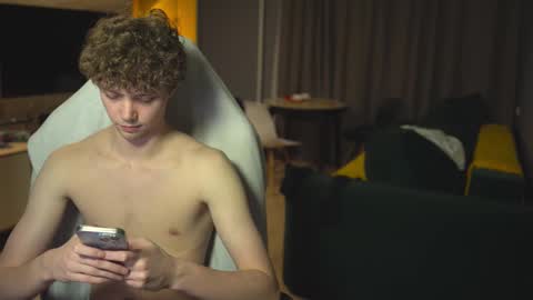 OLIVERpvt is open online show from 02-22-25, 03:25