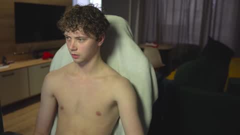 OLIVERpvt is open online show from 03-05-25, 01:06