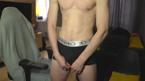 OLIVERpvt is open online show from 03-11-25, 04:10