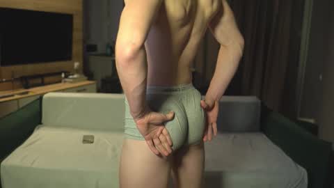 OLIVERpvt is open online show from 10-12-25, 02:21