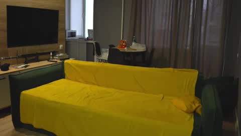 OLIVERpvt is open online show from 10-23-25, 04:34