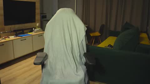 OLIVERpvt is open online show from 11-24-25, 04:01