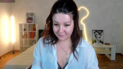 Erica online show from 12-04-25, 01:15