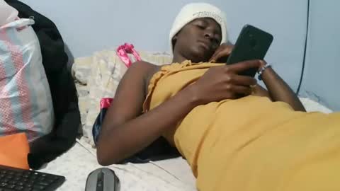 Snapshot of _sweetberry95 chatting on 12-18-24, 11:24 Talia online show from 12-18-24, 11:24