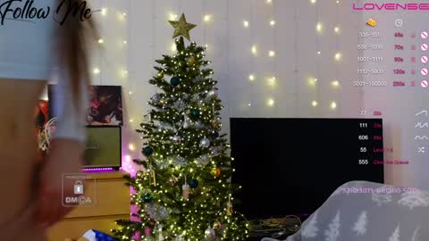 Snapshot of _sweetcams_ chatting on 12-19-24, 10:56 Dasha  online show from 12-19-24, 10:56