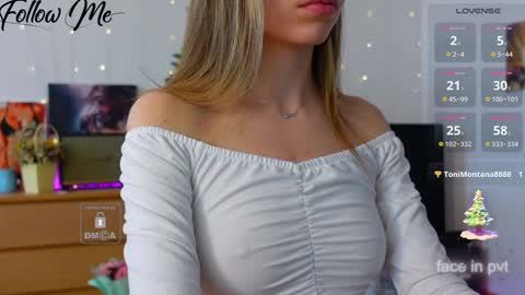 Snapshot of _sweetcams_ chatting on 02-05-25, 06:56 Dasha  online show from 02-05-25, 06:56