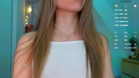 Snapshot of _sweetcams_ chatting on 04-29-26, 10:19 Dasha online show from 04-29-26, 10:19
