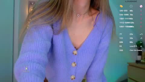 Snapshot of _sweetcams_ chatting on 05-21-26, 05:36 Dasha online show from 05-21-26, 05:36