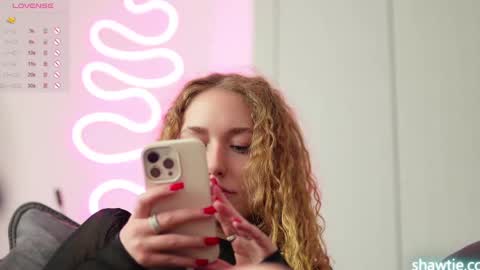 Snapshot of _taylor_swift chatting on 01-14-25, 07:06 Taylor online show from 01-14-25, 07:06