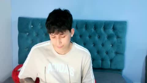 Snapshot of _thomas_hot_ chatting on 12-18-25, 03:23 Thomas online show from 12-18-25, 03:23