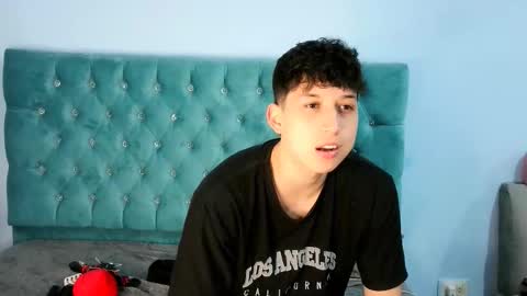 Snapshot of _thomas_hot_ chatting on 01-08-26, 04:37 Thomas online show from 01-08-26, 04:37