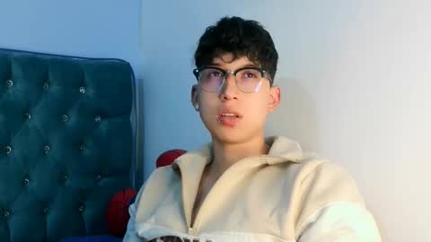 Snapshot of _thomas_hot_ chatting on 02-25-26, 02:21 Thomas online show from 02-25-26, 02:21