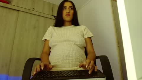 Snapshot of _tinyrousse_ chatting on 04-24-26, 10:45 Rousse online show from 04-24-26, 10:45